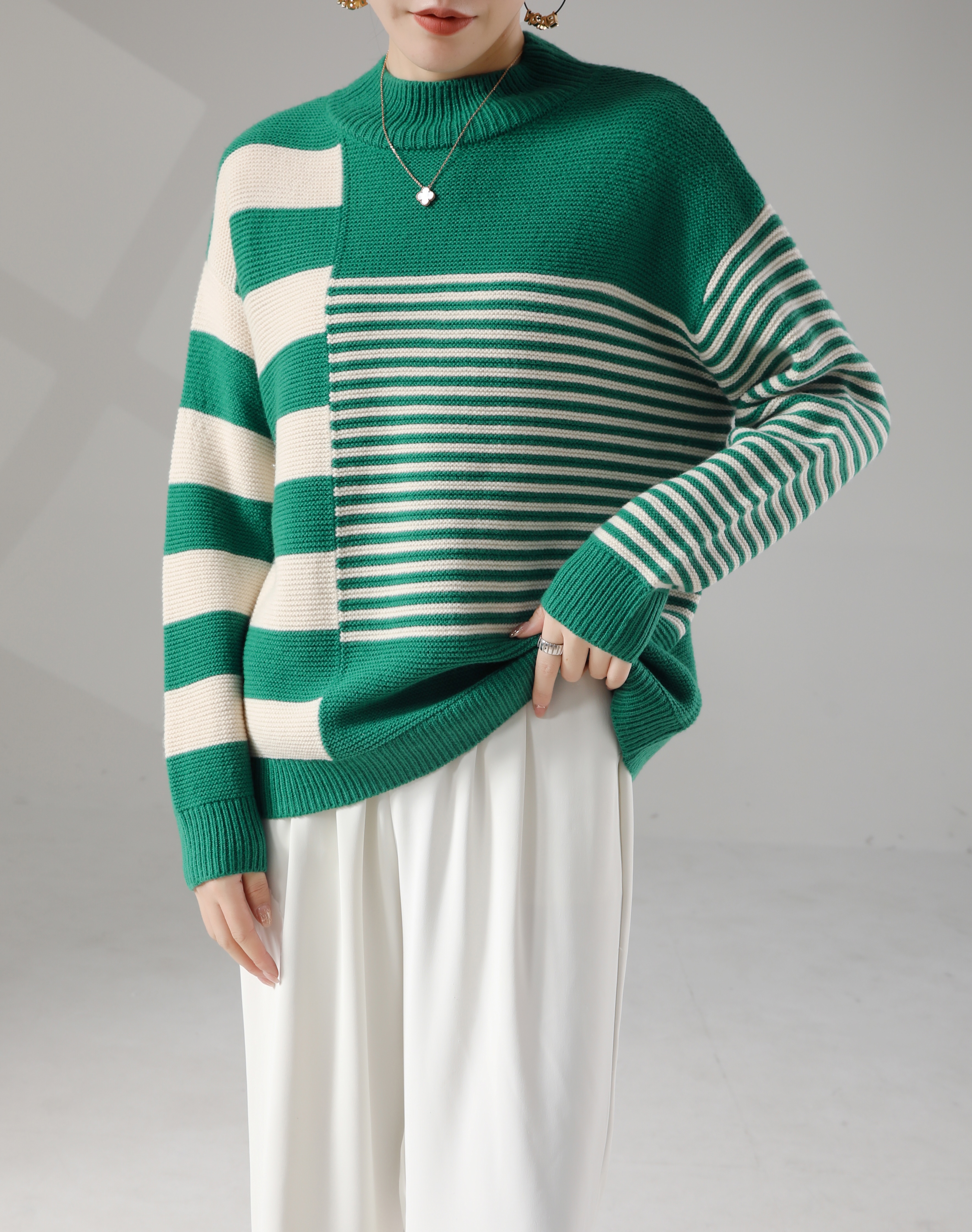 Casual Women's Knit Top - Stylish Pullover with Cozy Fabric
