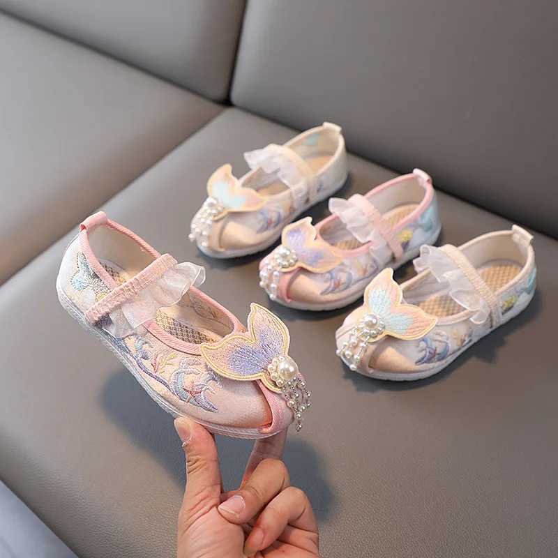 Girls embroidered cloth shoes traditional style childrens mermaid pearl chain shoes ancient Chinese childrens Han Fu performance shoes M250103
