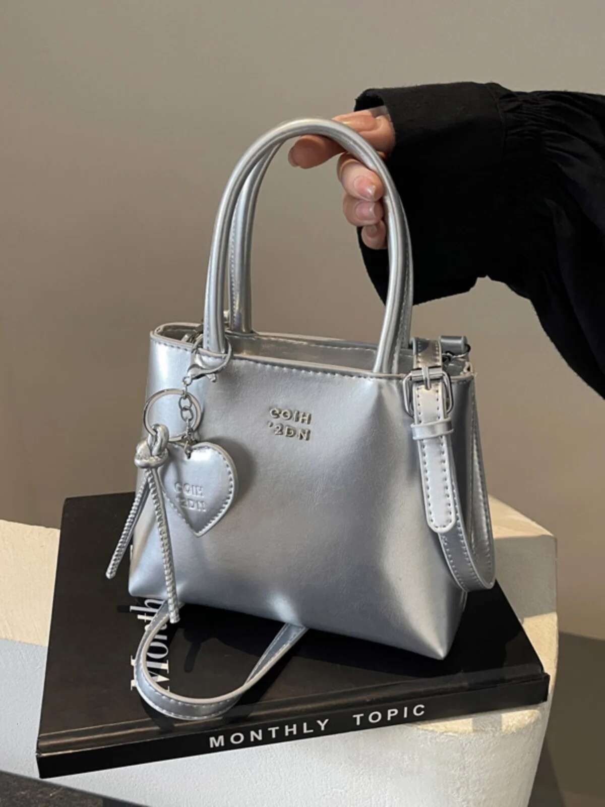 Red Bride Wedding Bucket New Small and Medium sized Fashion Handbag Texture Designer Shoulder Bag Trendy Crossbody Bag bag