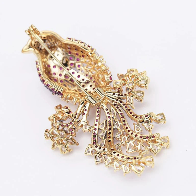 SUYU National Style Retro Color Copper Inlaid Cubic Zirconia Animal Suit Jacket Gift Accessories Female Magpie Brooch 250103