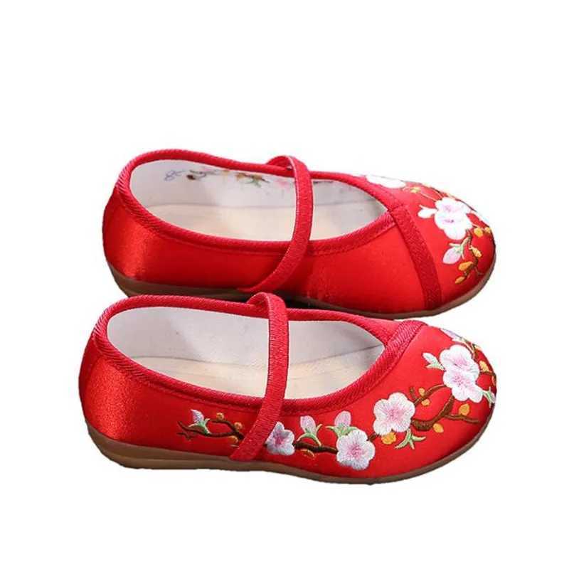 Girl Embroidery Apartment Old Beijing Cloth Shoes Childrens Canvas Dance Ballet Shoes Chinese Retro Rural Handmade Silk Dress Shoes M250103