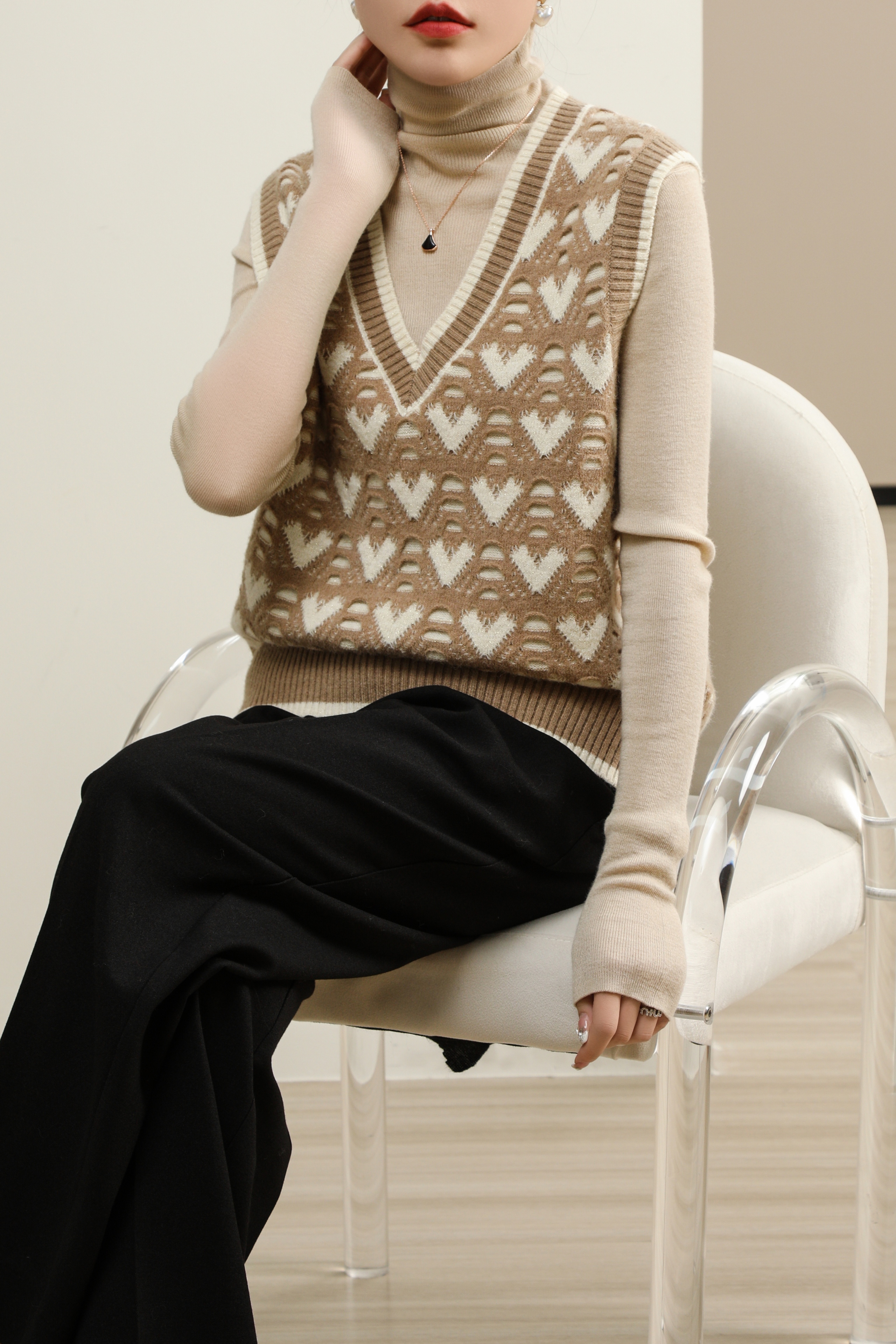 Women's Knitted Sweater - Cozy Pullover Top for Everyday Wear