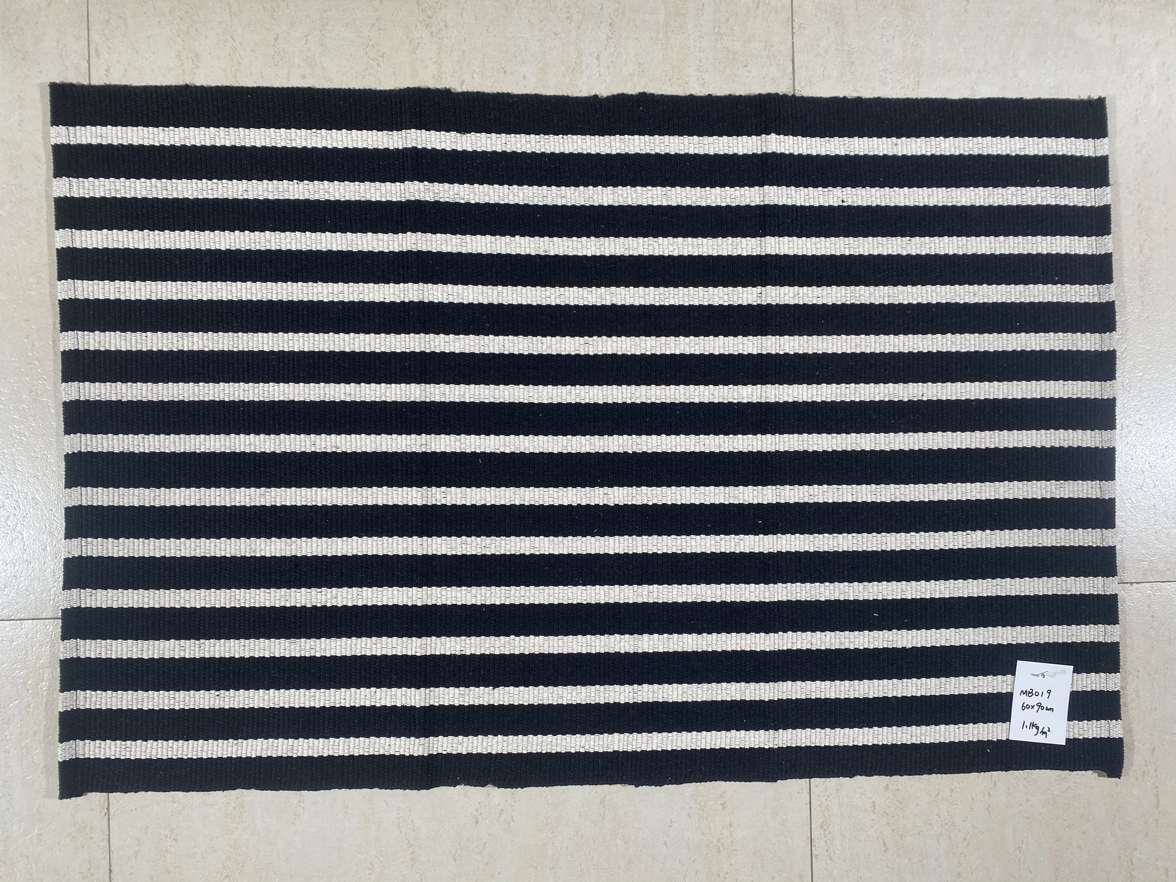 Vibrant Handmade Cotton Rug with Woven Texture for Comfortable Living Spaces
