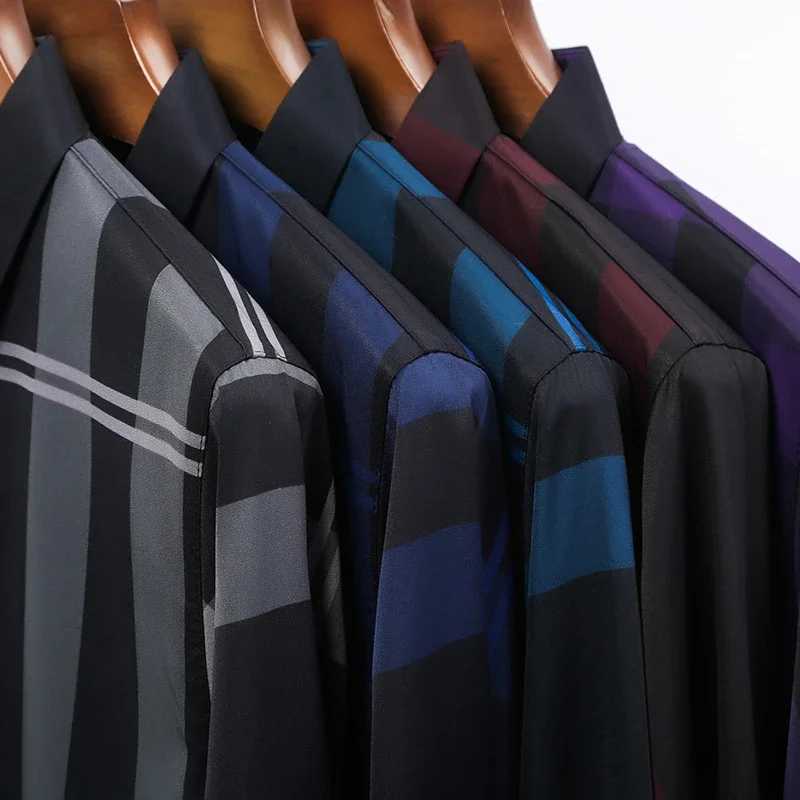 New mens casual and fashionable long sleeved shirt with wrinkle resistant business shirt printed on it W250103