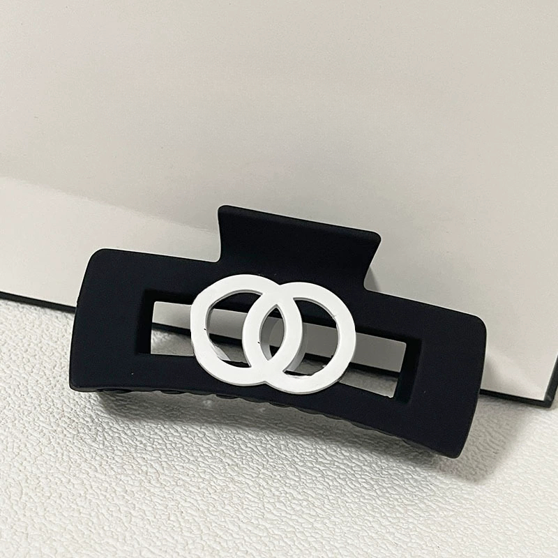 Hair Claw Clip Large Size Hairpin Designer Jewelry Hair Accessories Fashion Stylish Women Girls Hairstyling Black White