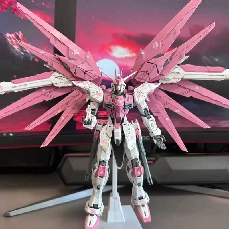 ZGMF-X10A HG 1/144 Freshman Freedom Mecha Assembly Model Action Figures Cherry Blossom Color Scheme Childrens Toy Gift Decoration W250103