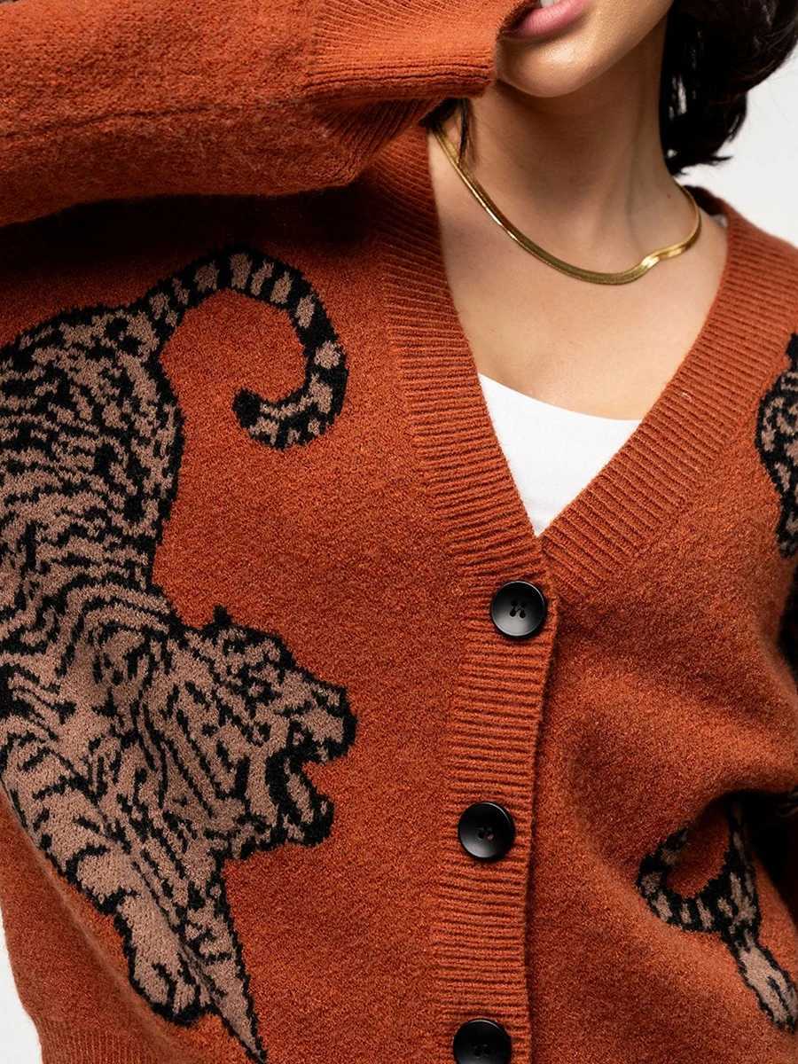 Womens button sweater for autumn casual lightweight tiger print long sleeved knitted cardigan for spring warmth knitted cardigan M250102