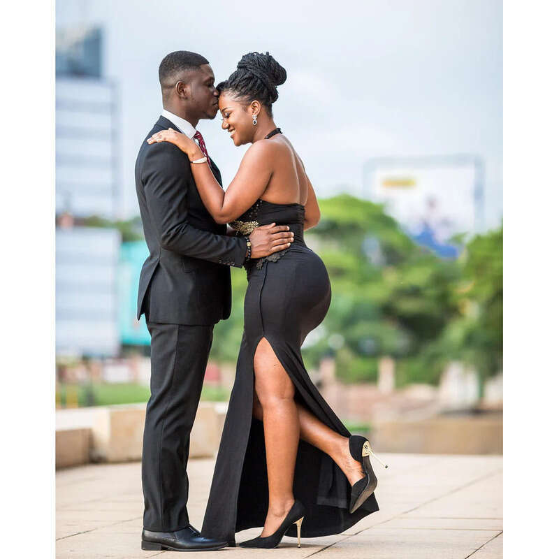 Arabic African Black Sexy Halter Prom Dresses With Gold Sequins Lace Appliqued Side Split Formal Evening Party Dress Fashion Wear 6660311