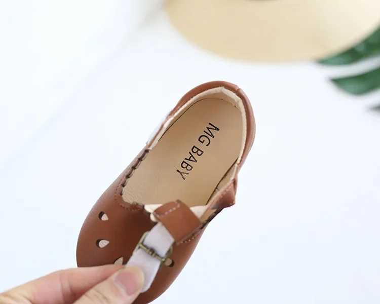 HoneyCherry Summer New Leather Shoes Retro Hollow Childrens Soft Bottom Pea Shoes Childrens Shoes M250103