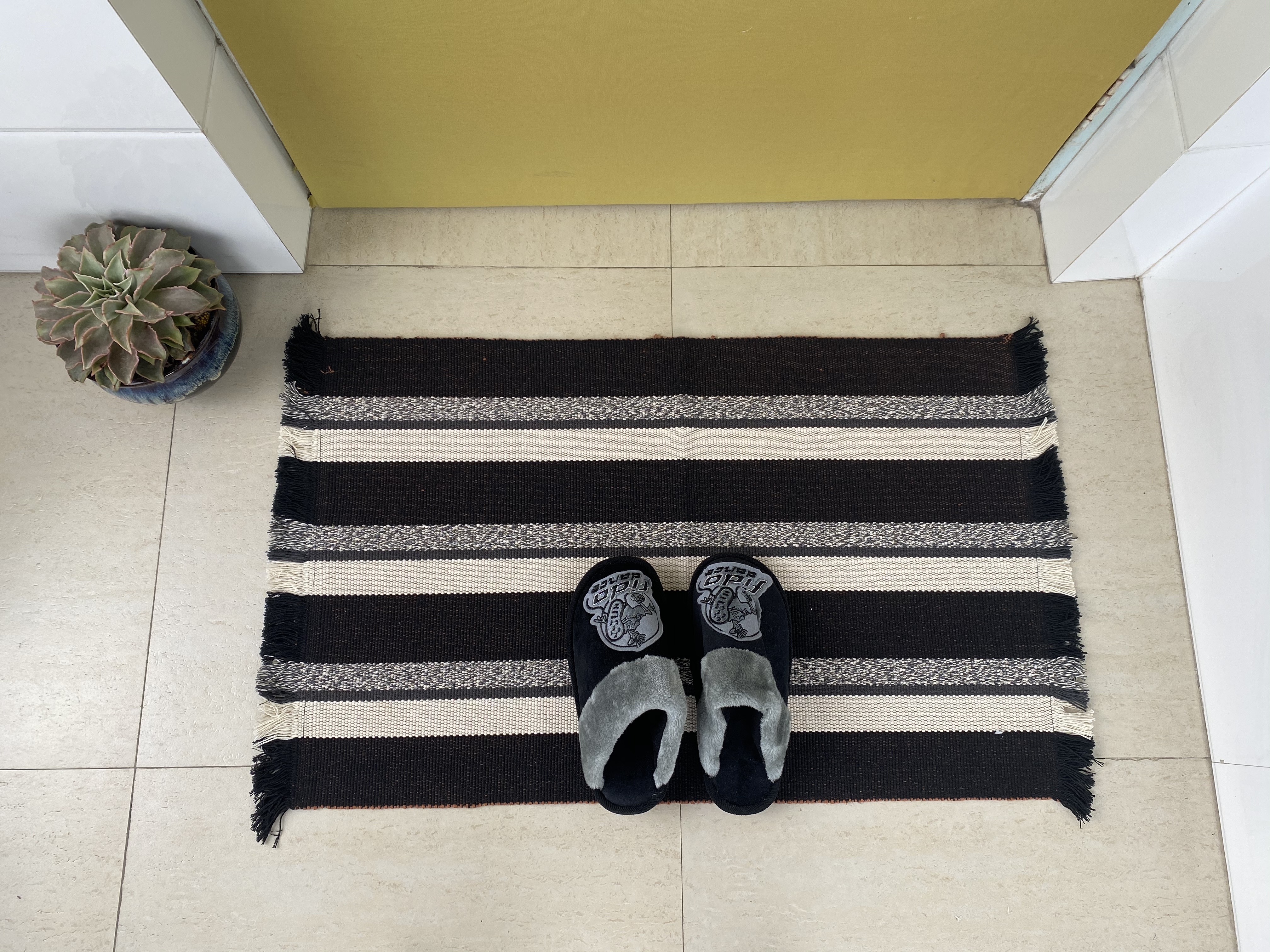 Sophisticated Handwoven Cotton Rugs Add a Touch of Charm to Your Interior Decor
