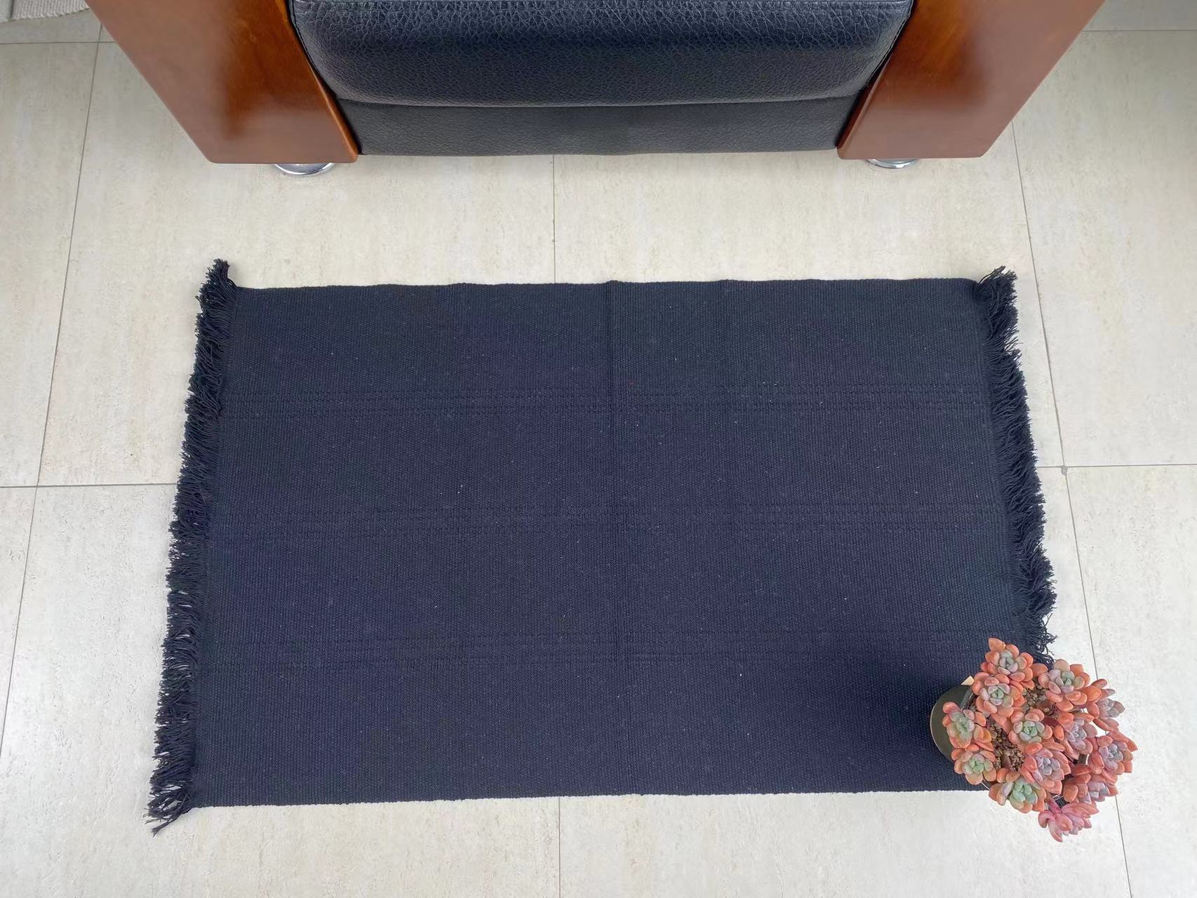 Solid Craftsmanship Cotton Floor Mat Bold Colors & Resilient Fabric