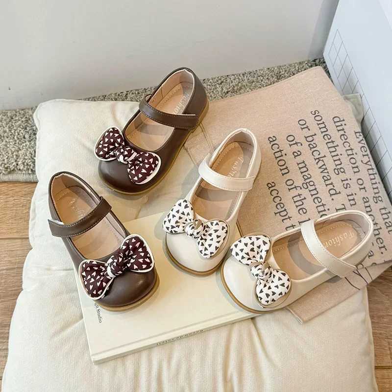 Girls dress shoes with bow tie childrens hook loop Mary Jens shoes autumn childrens girls flat princess shoes 26-36 beige M250103