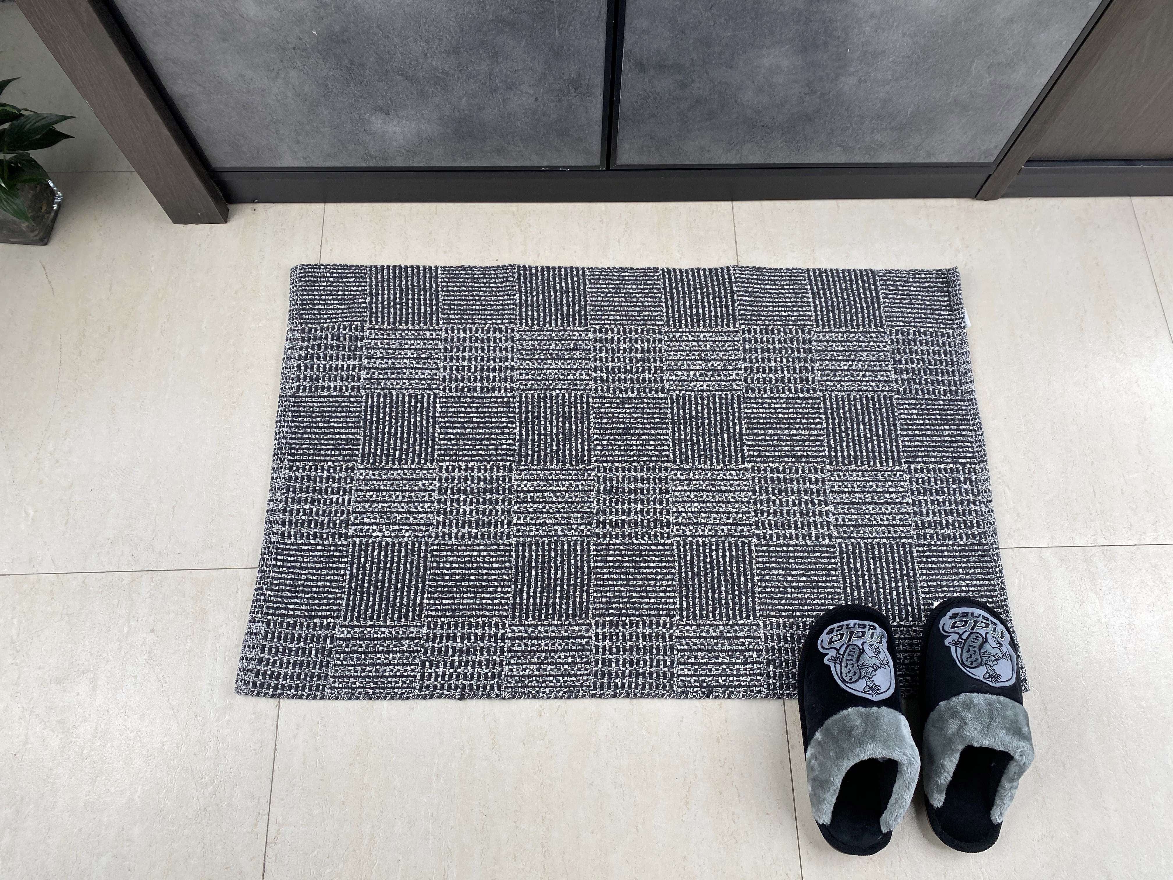 Premium Handmade Cotton Floor Mat - Elegant Weaved Texture Ideal for All Rooms