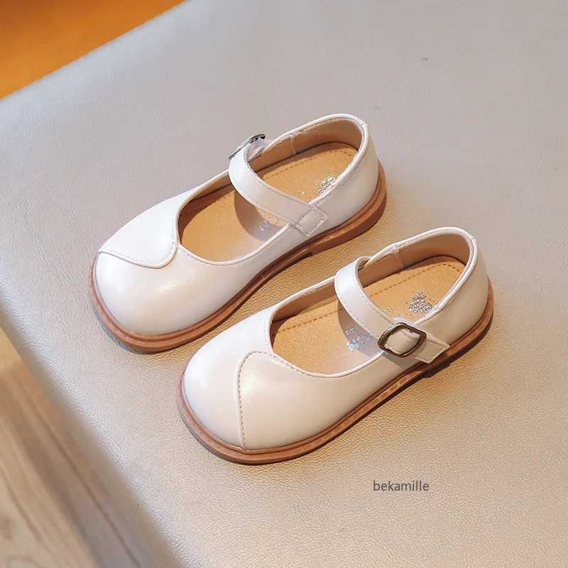 Girls leather shoes spring/summer new childrens shoes soft soled princess shoes black fashion size 22-31 M250103