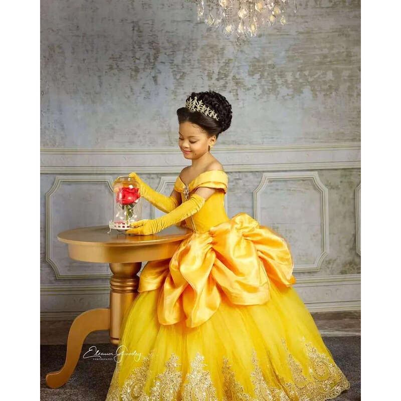 Lace Yellow Crystals Wer Dresses Bateau Balll Gown Little Girl Wedding Cheap Communion Pageant Gowns Bc s
