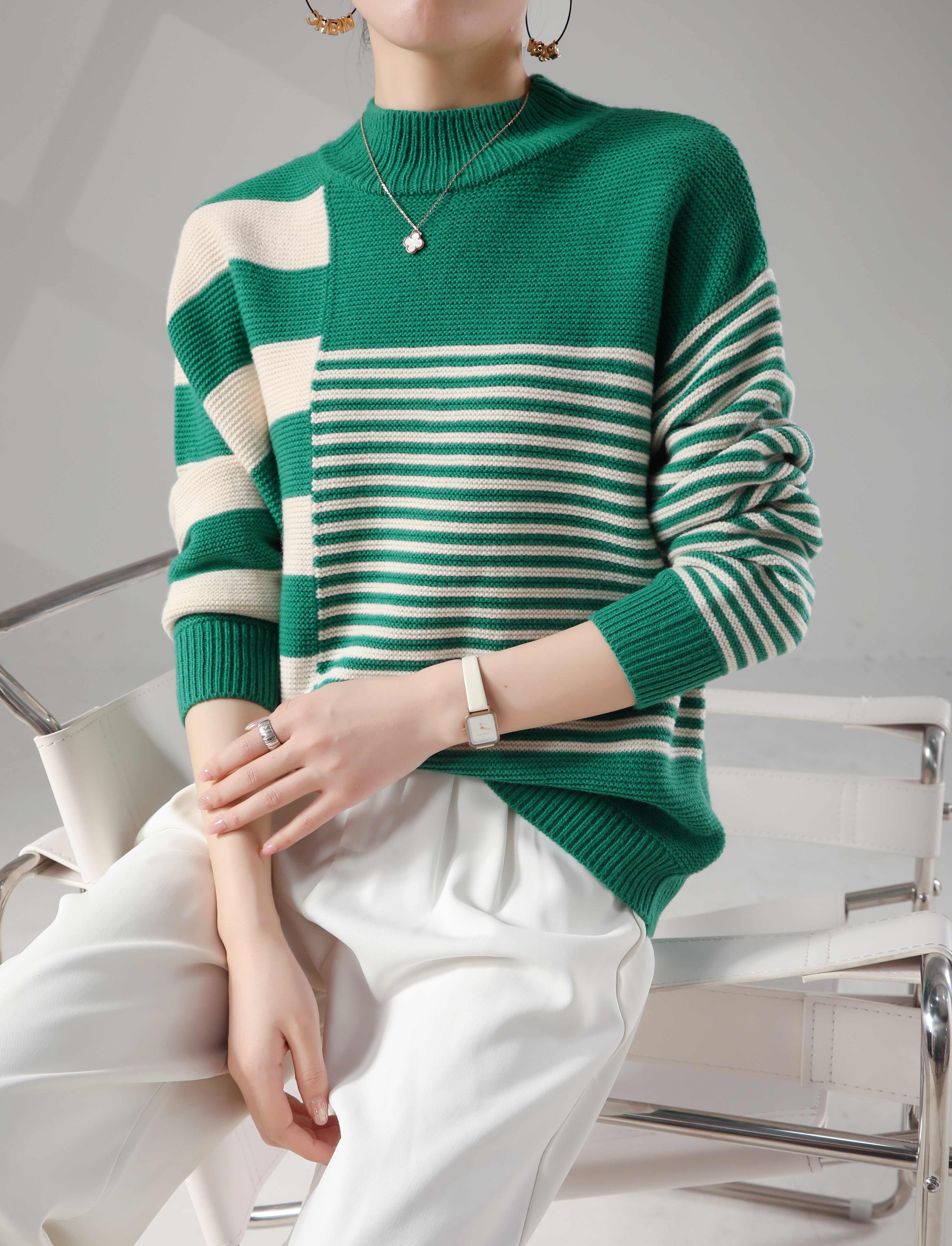 Casual Women's Knit Top - Stylish Pullover with Cozy Fabric