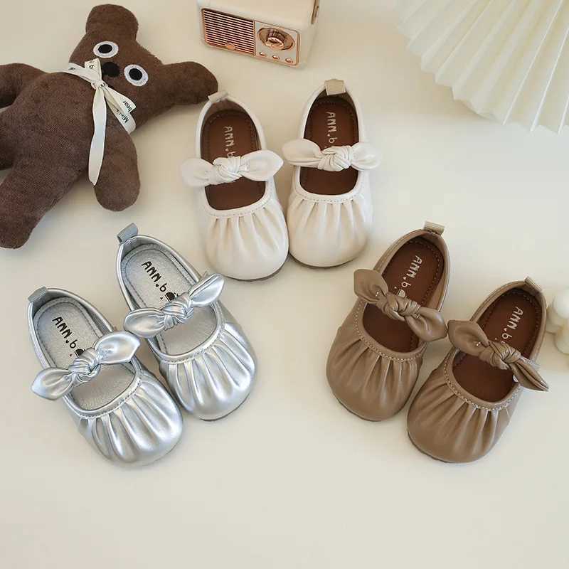 Little girl leather shoes childrens apartment fashionable pleated Mary simple shoes simple bow band princess smooth dress shoes M250103