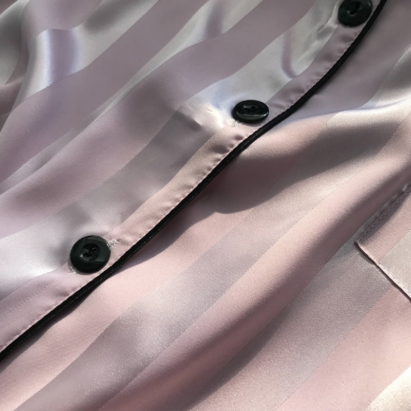 Ice silk jacquard pajamas for women in the summer of 2025 thin short sleeved imitation ins style home wear