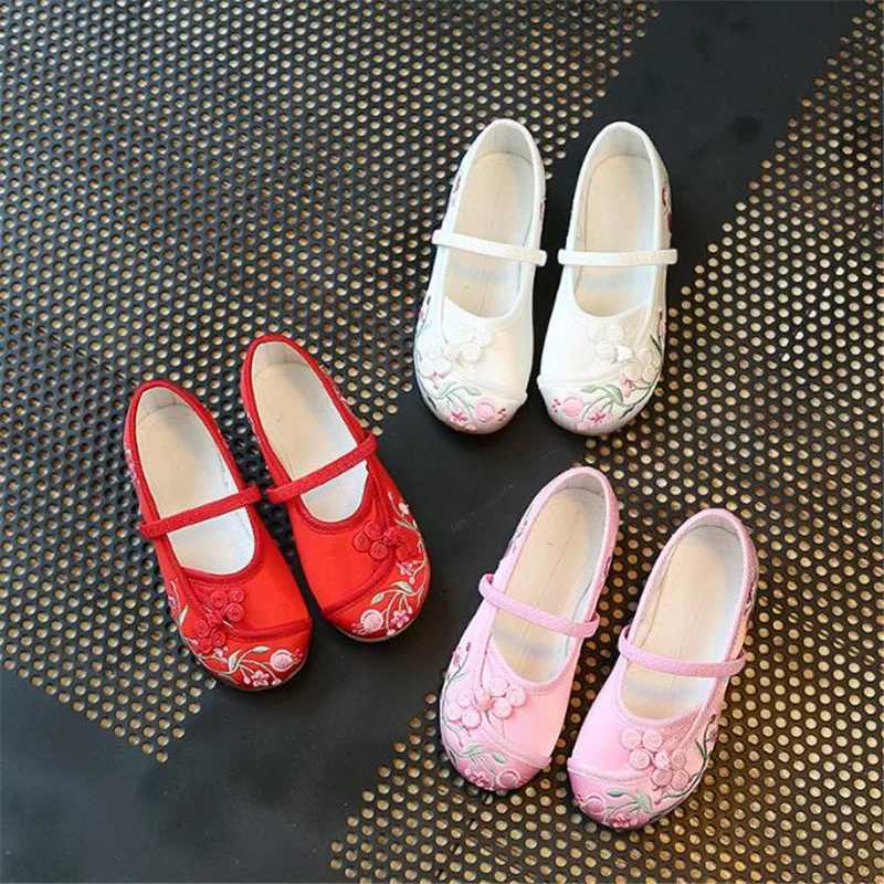 Girl Embroidery Apartment Old Beijing Cloth Shoes Childrens Canvas Dance Ballet Shoes Chinese Retro Rural Handmade Silk Dress Shoes M250103