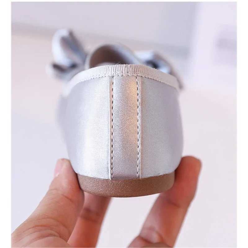 Autumn baby girl ballet dance shoes fashionable bow high-quality ultra-fine fiber childrens apartment party night childrens casual shoes M250103