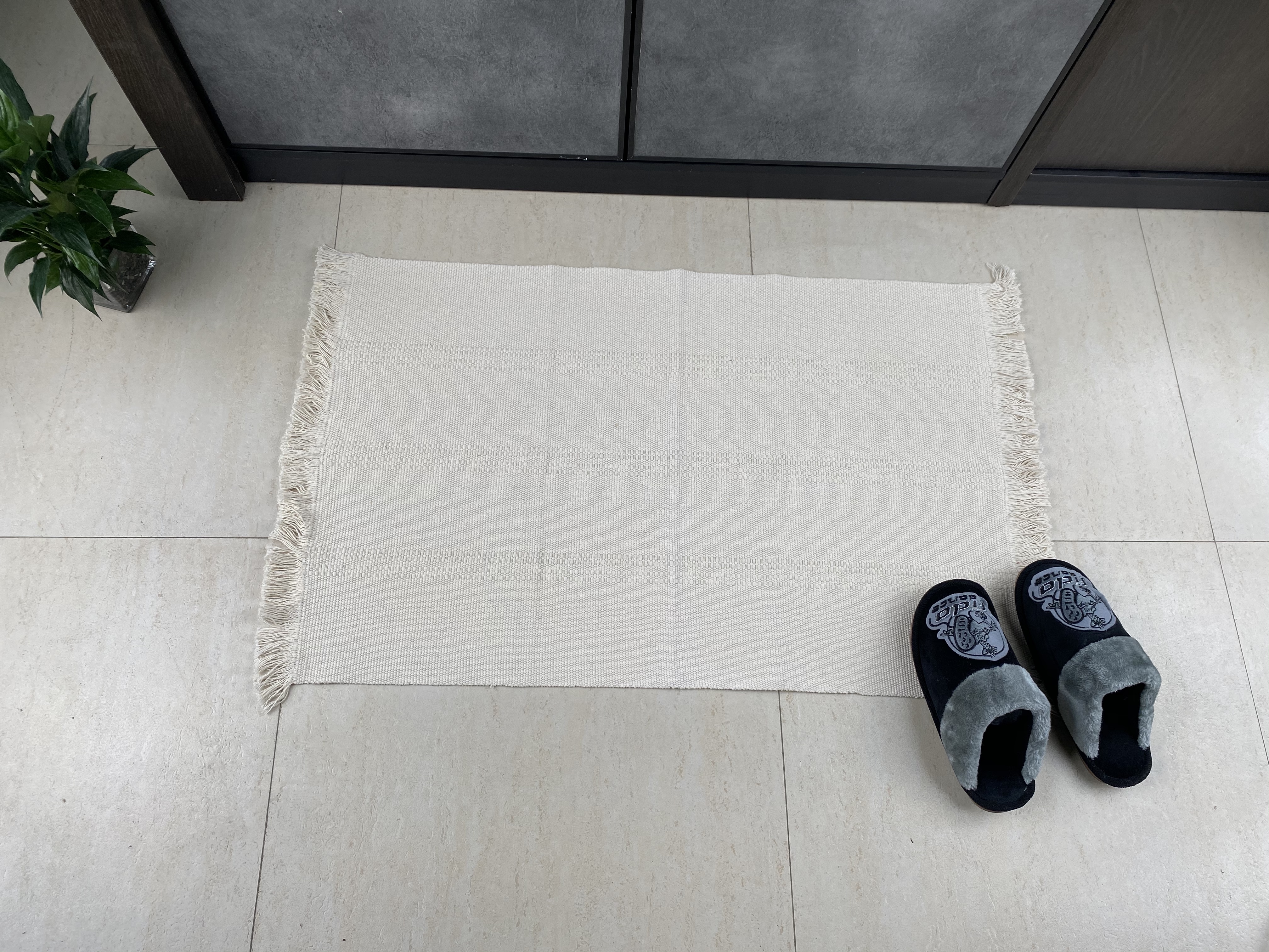 Sophisticated Woven Cotton Rugs by Artisans - Perfect Fit for Everyday Comfort