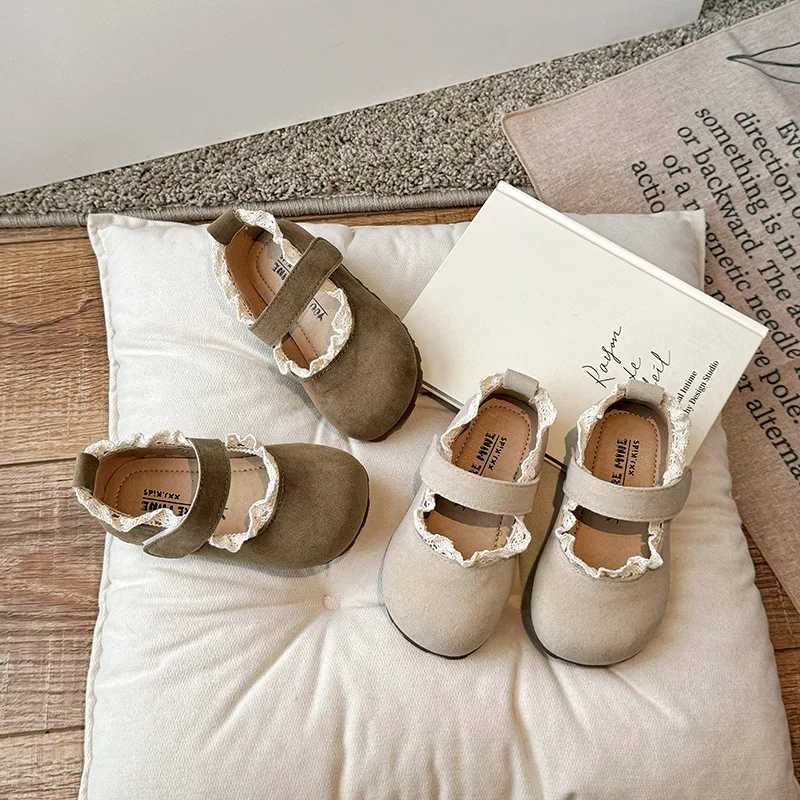 Soft hook and loop anti slip childrens single shoes autumn childrens flat shoes shallow pleated edges childrens princess shoes M250103