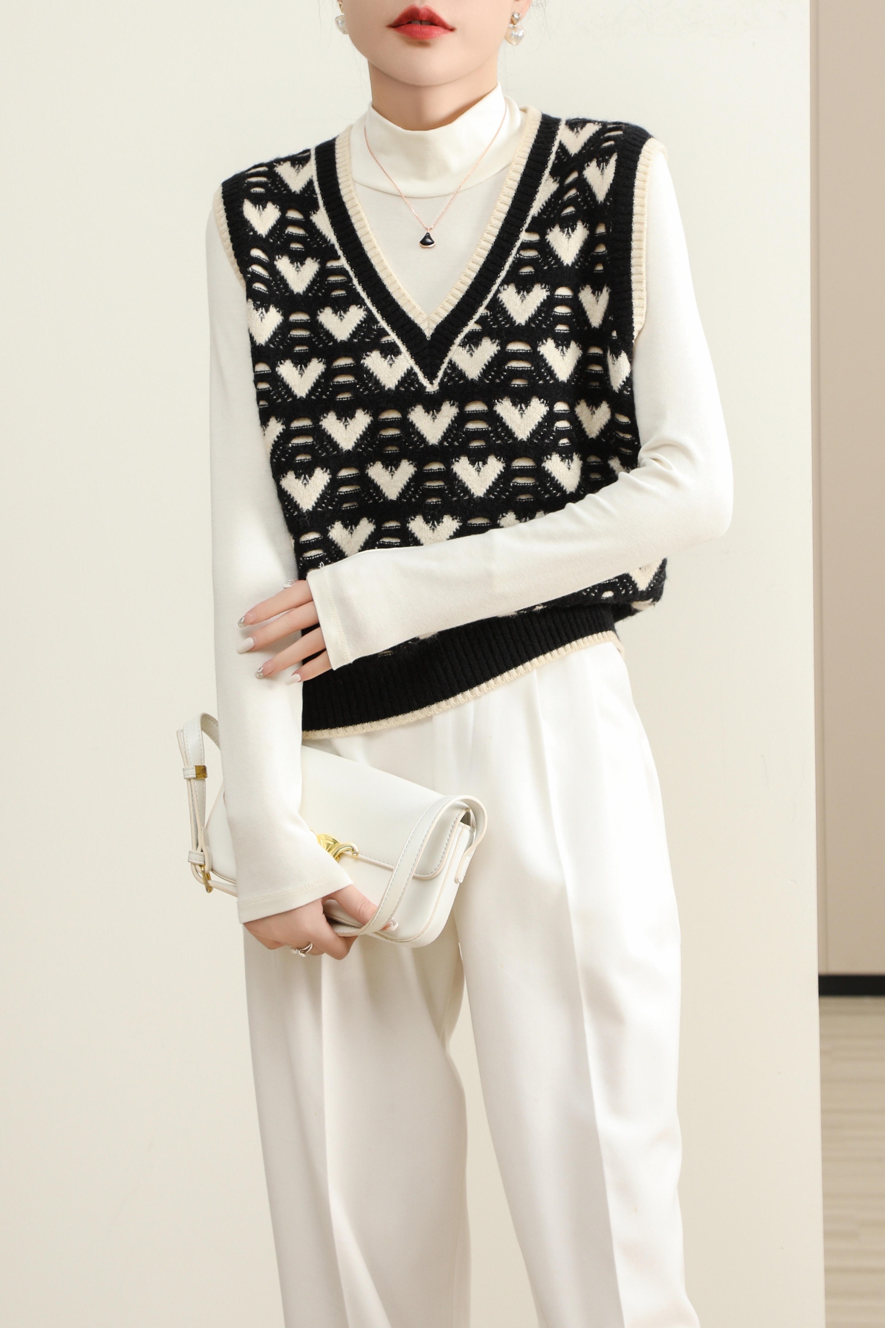 Women's Knitted Sweater - Cozy Pullover Top for Everyday Wear