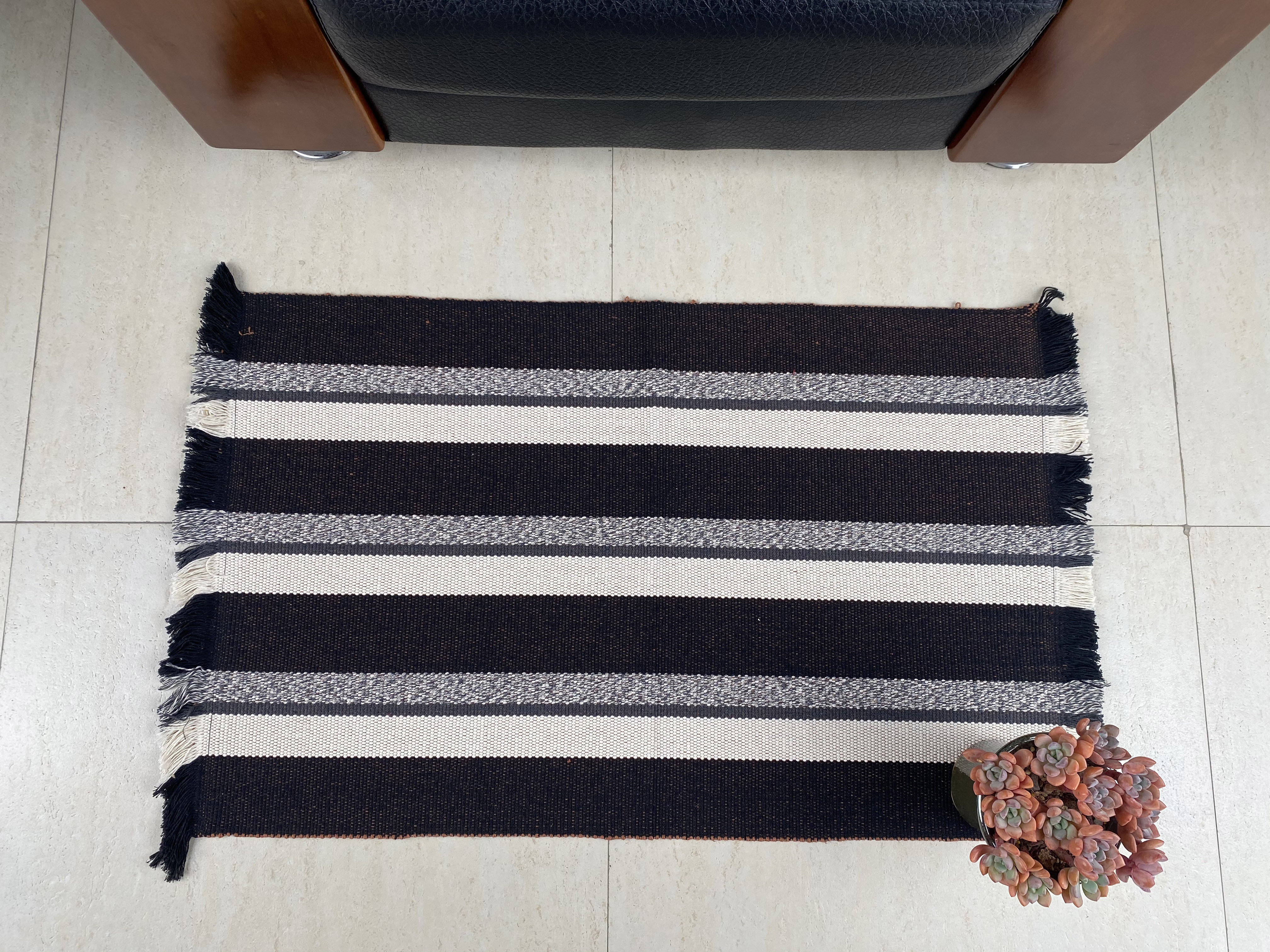 Sophisticated Handwoven Cotton Rugs Add a Touch of Charm to Your Interior Decor