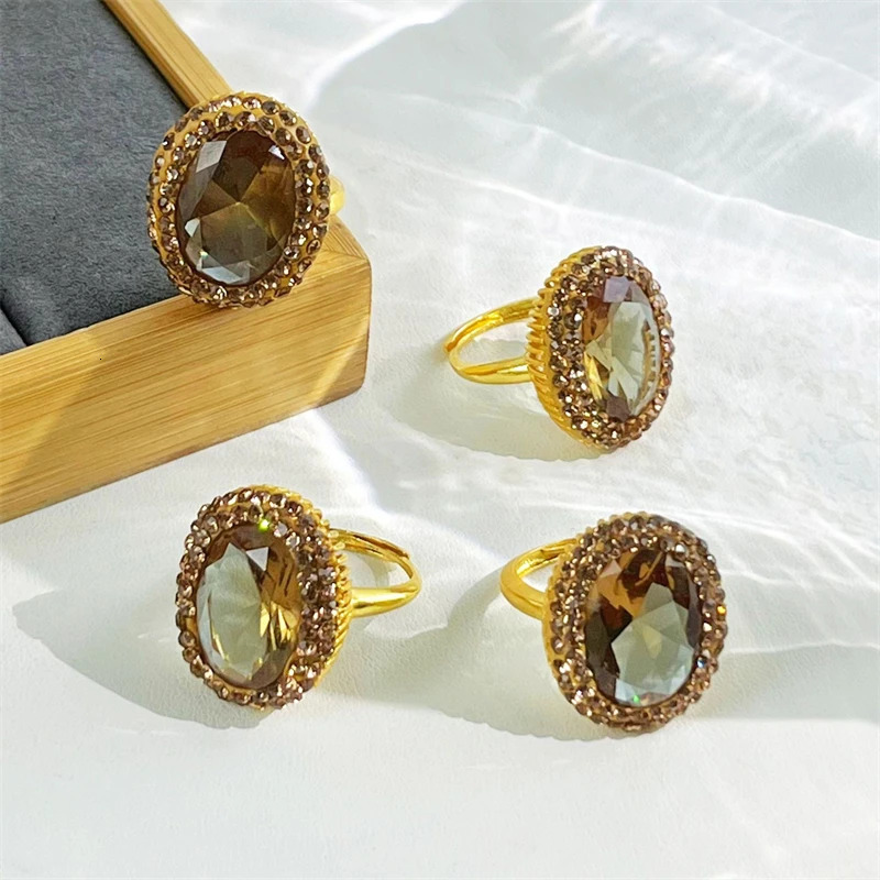 Oval Zultanite Crystal Rhinestone Index Ring Jewelry suitable for female expatriates with varying stone colors and Sudanese quartz gold and copper 250