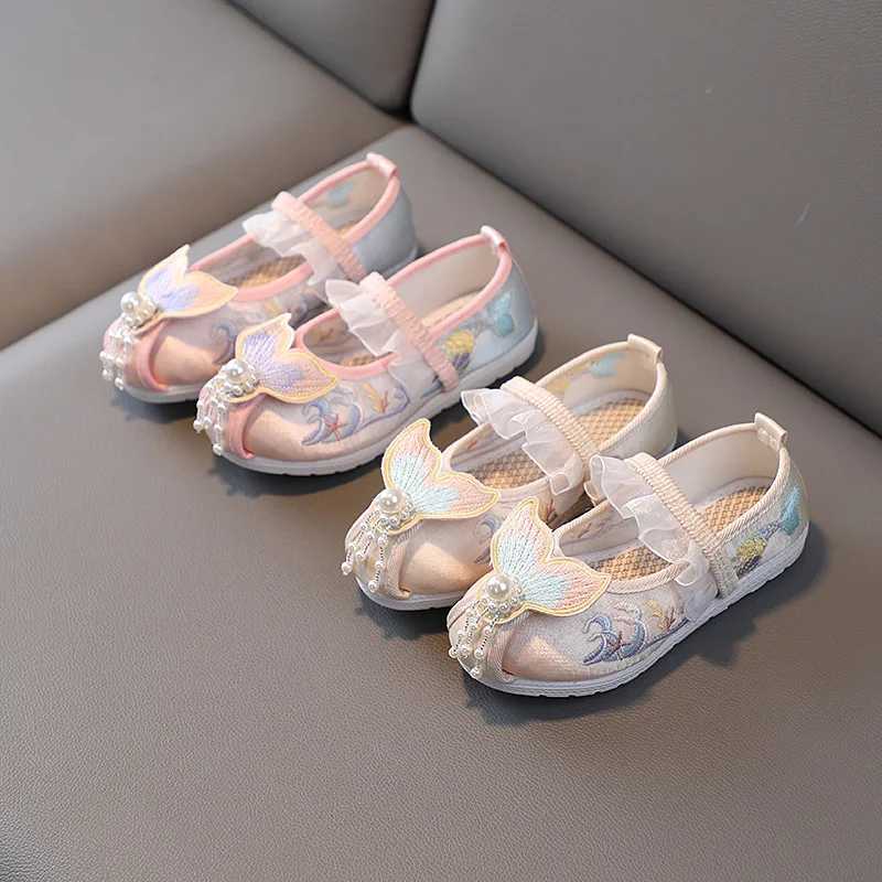 Girls embroidered cloth shoes traditional style childrens mermaid pearl chain shoes ancient Chinese childrens Han Fu performance shoes M250103