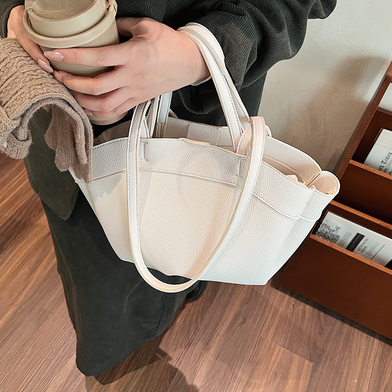 Large Capacity Handheld Tote for Women 2024 Autumn/Winter New Fashion Single Shoulder Underarm Bag
