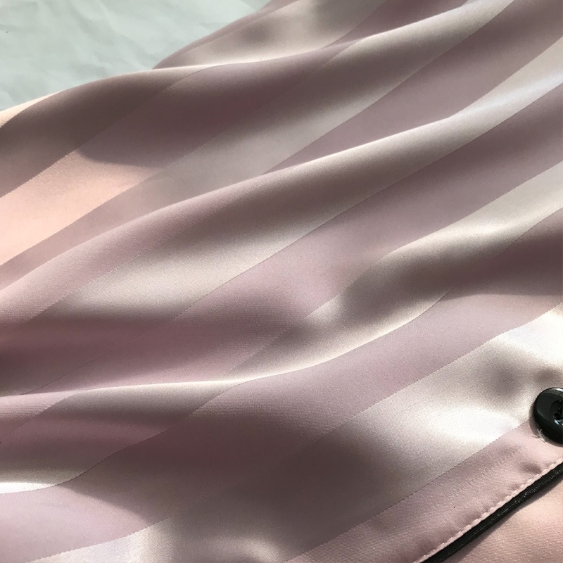 Ice silk jacquard pajamas for women in the summer of 2025 thin short sleeved imitation ins style home wear