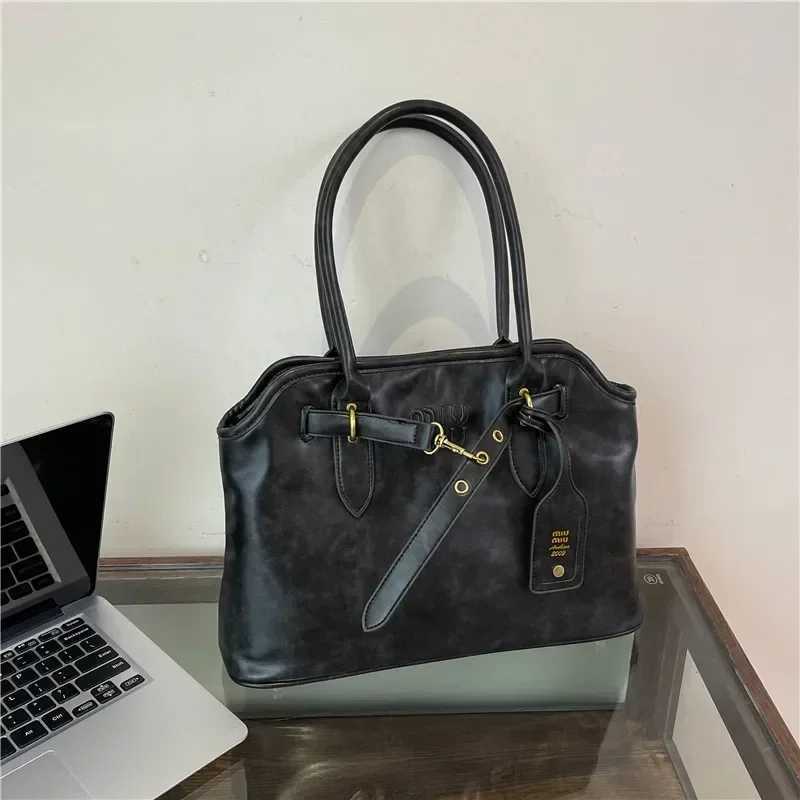 Retro bra business shoe bag simple womens Cmute handbag Pu leather Fem underwear bag Y240102