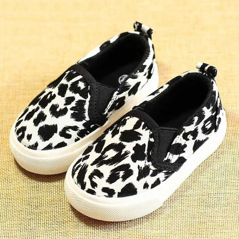 Spring Kids Shoes Boys Girls Casual Shoes Fashion Leopard Print Comfortable Canvas Shoes Childrens Sports Shoes Slip on Loafers M250103