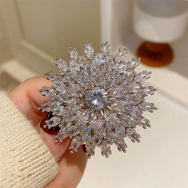 Super Sparkle Cubic Zirconia Christmas Snowflake Fireworks Brooches for Women Elegant Flower Corsage Suit Pins Wedding Jewelry 250103