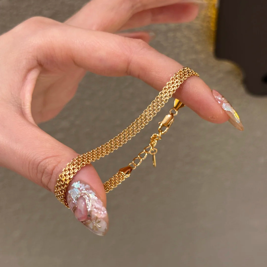 Elegant Gold Bracelet - Unisex Wave Design Fashion Bangle, Lightweight Wristband Men and Women, Perfect Gift for Loved Ones Free shipping