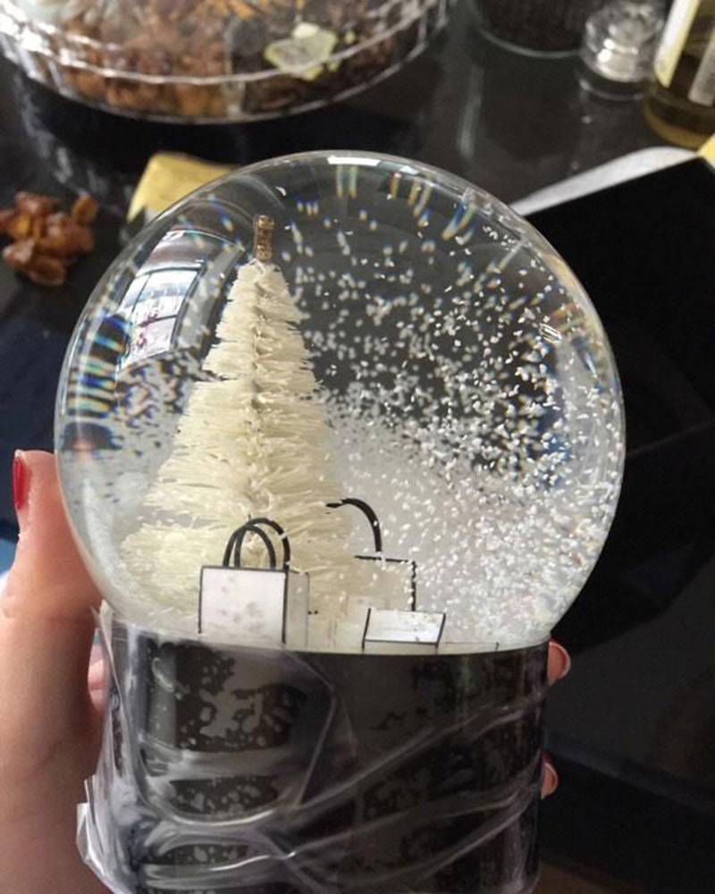 CClassics Snow Globe With Christmas Tree Inside Car Office Home Decoration Crystal Ball Special Novelty Christmas Gift with Gift Box