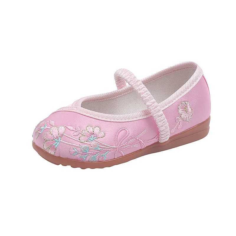 Hand embroidered Chinese style cotton childrens flat bottomed comfortable childrens shoes girls princess shoes red M250103