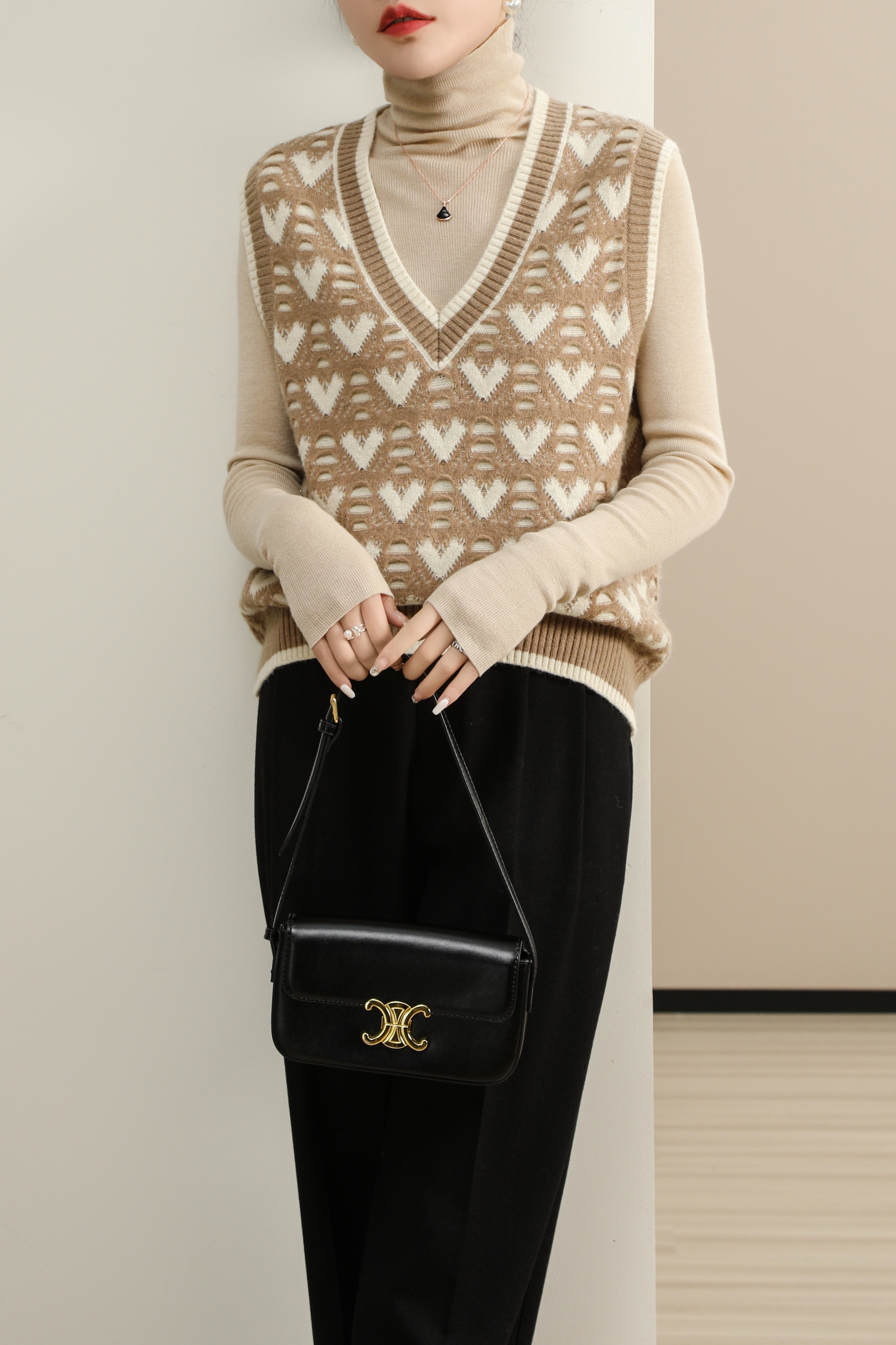Women's Knitted Sweater - Cozy Pullover Top for Everyday Wear