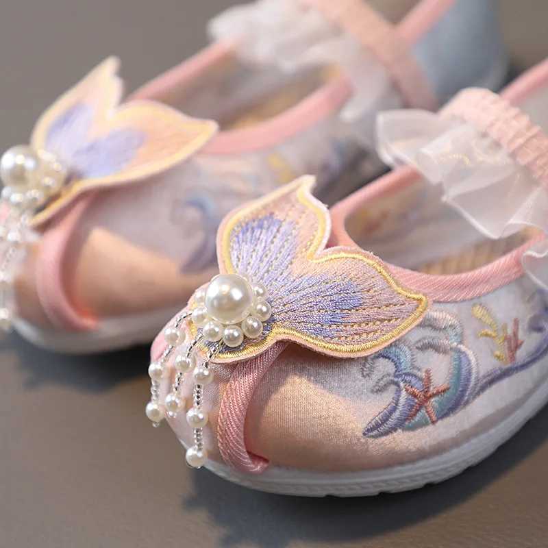 Girls embroidered cloth shoes traditional style childrens mermaid pearl chain shoes ancient Chinese childrens Han Fu performance shoes M250103