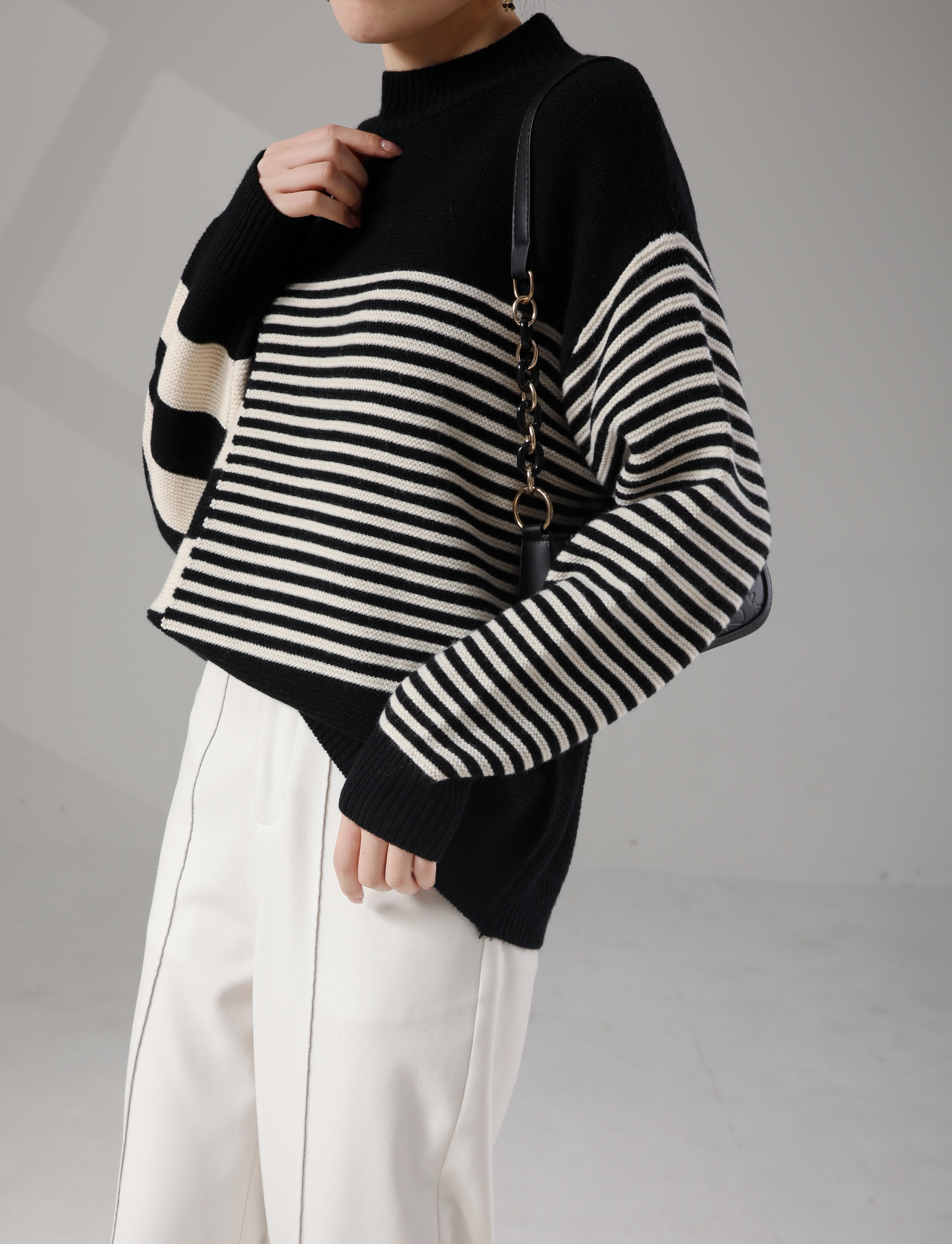Casual Women's Knit Top - Stylish Pullover with Cozy Fabric