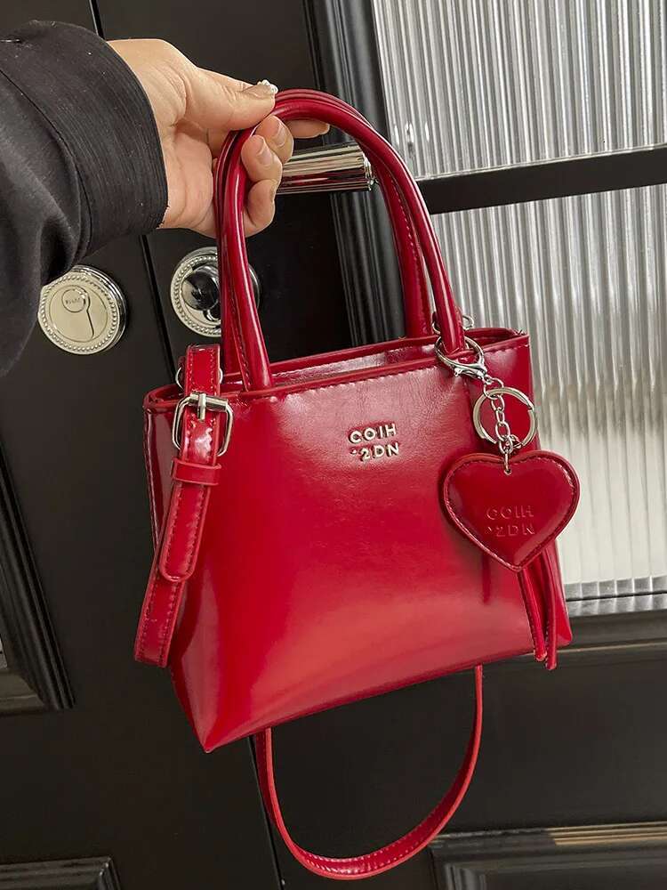 Red Bride Wedding Bucket New Small and Medium sized Fashion Handbag Texture Designer Shoulder Bag Trendy Crossbody Bag bag