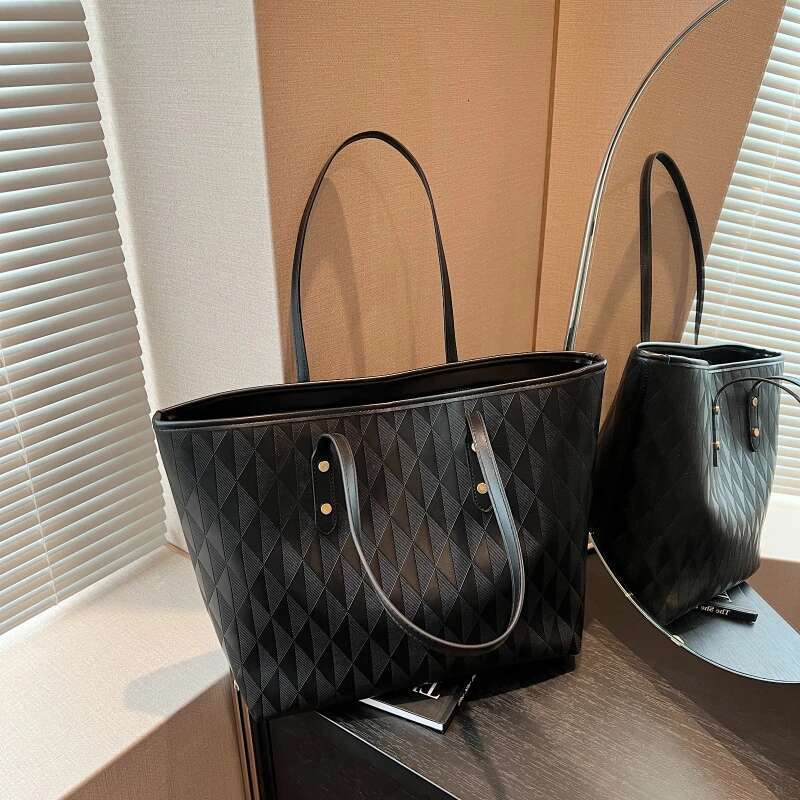 leisure Hot selling leisure solid color fashionable PU women s shoulder trend bag new quality design large capacity trendy handbag