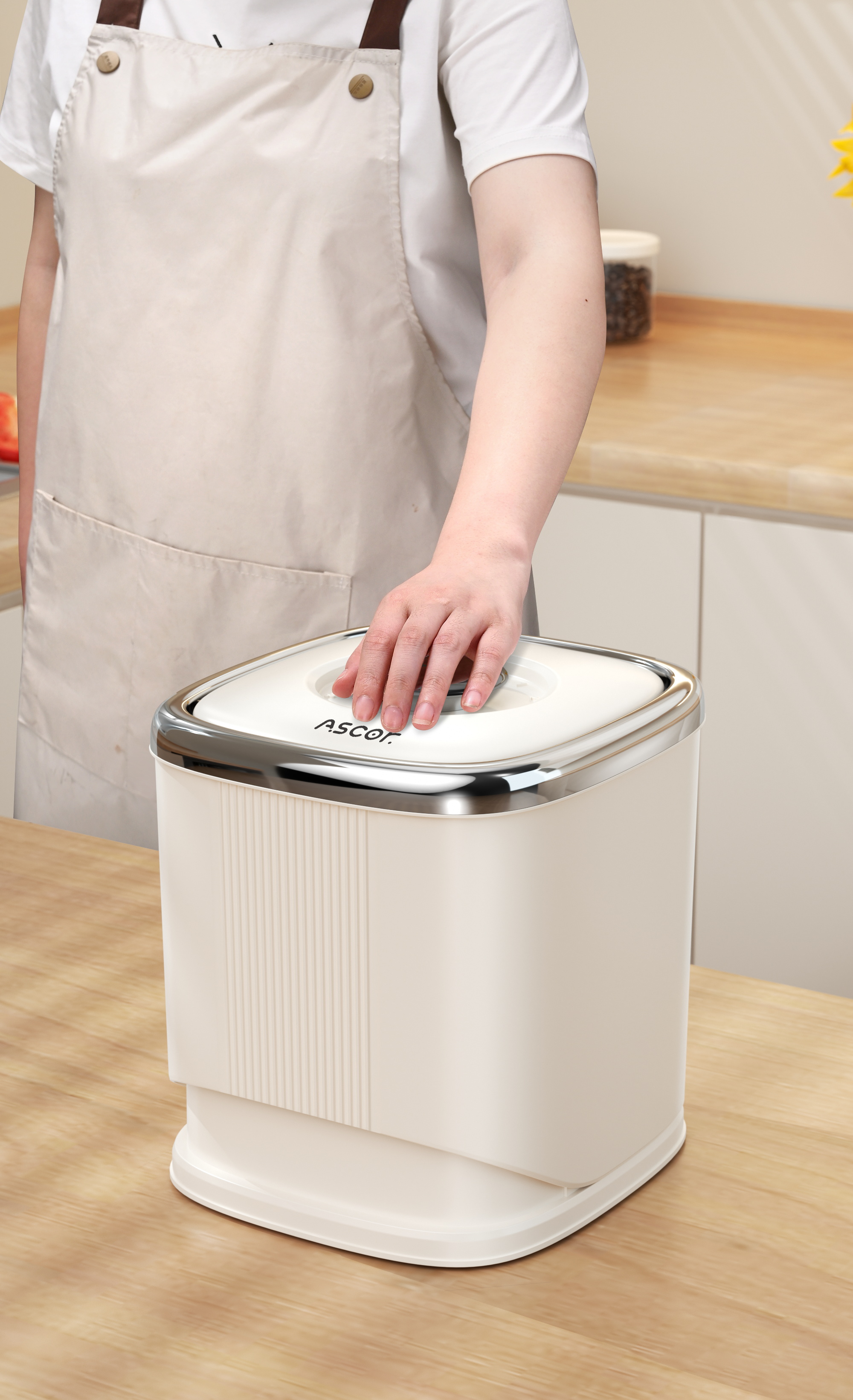 Adjustable Tilting Rice Bucket - Secure Storage & Efficient Scooping at 45°-65° Angle