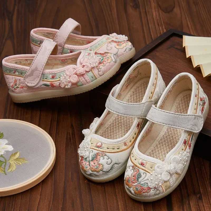 Childrens Hanfu shoes sweet embroidered girls princess shoes fashionable ancient Chinese style childrens flat shoes M250103