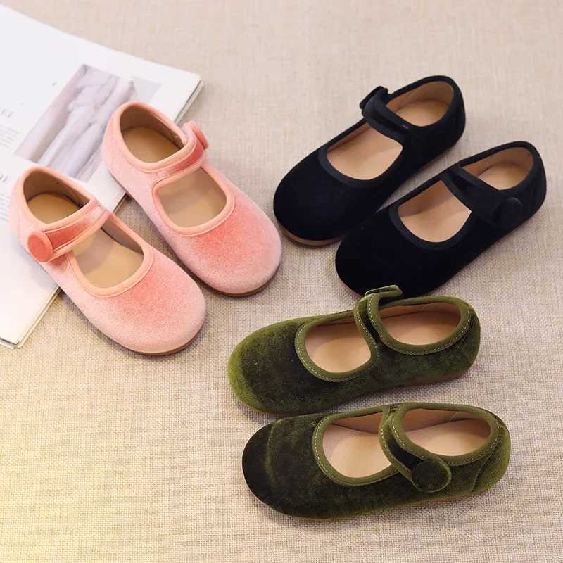 New Autumn Childrens Princess Shoes Girls Ballet Apartment Fashion and Comfortable Style Velvet Light Color Elegant Childrens Apartment M250103