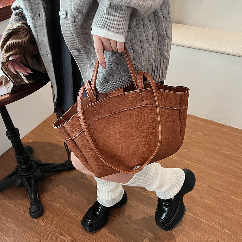 Large Capacity Handheld Tote for Women 2024 Autumn/Winter New Fashion Single Shoulder Underarm Bag