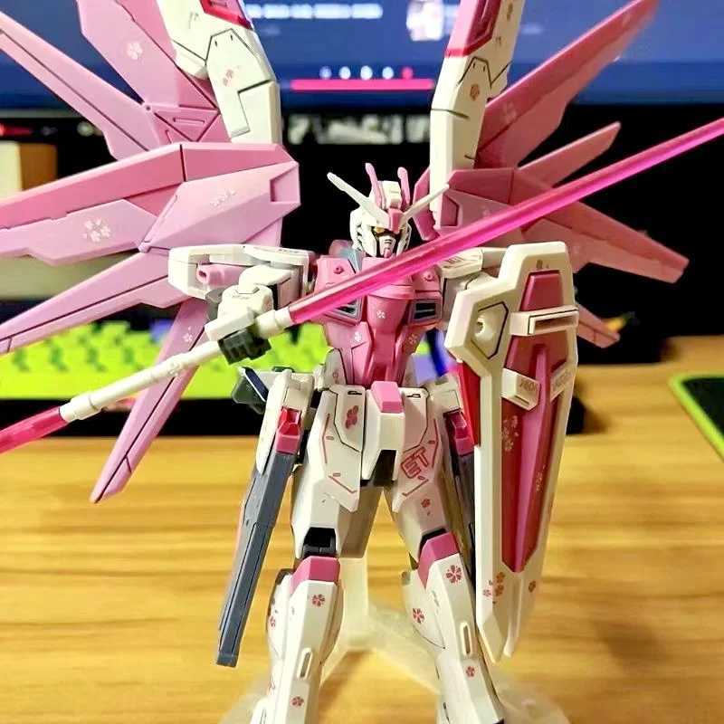 ZGMF-X10A HG 1/144 Freshman Freedom Mecha Assembly Model Action Figures Cherry Blossom Color Scheme Childrens Toy Gift Decoration W250103