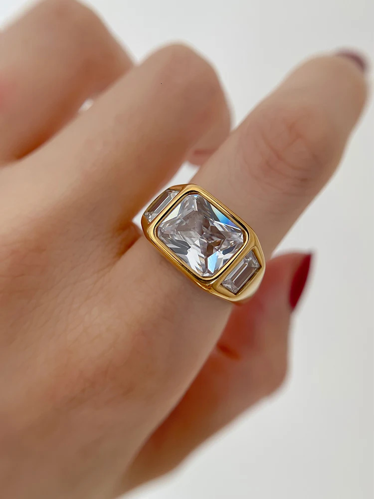 Titanium with 18K Gold Geo Rheinstone Band Statement Ring Female Jewelry T Show Club Cocktail Party Rare Japan Korea 250102