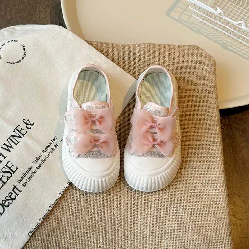 Girls casual flat shoes summer new childrens Versatile bow princess shoes childrens cute and lovely silk screen tennis shoes M250103